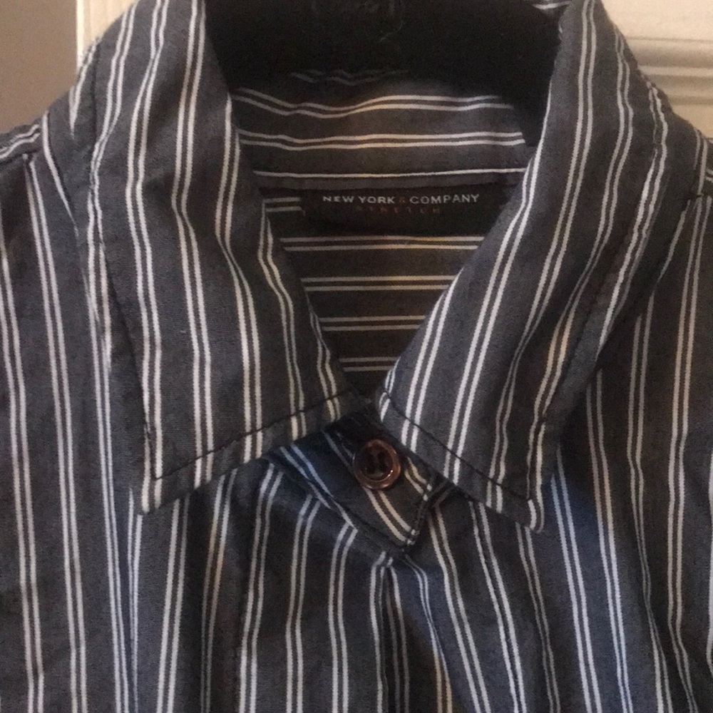 Button down - Picture 2 of 3